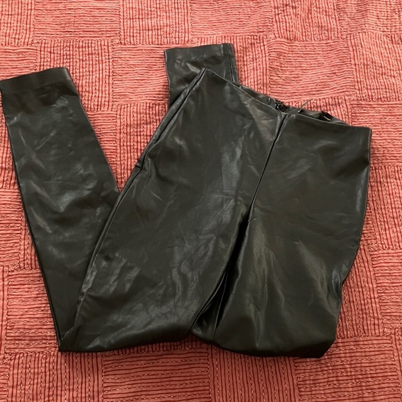 Guess black stretchy leather like pants fits women’s smaller size see photos - Picture 13 of 13